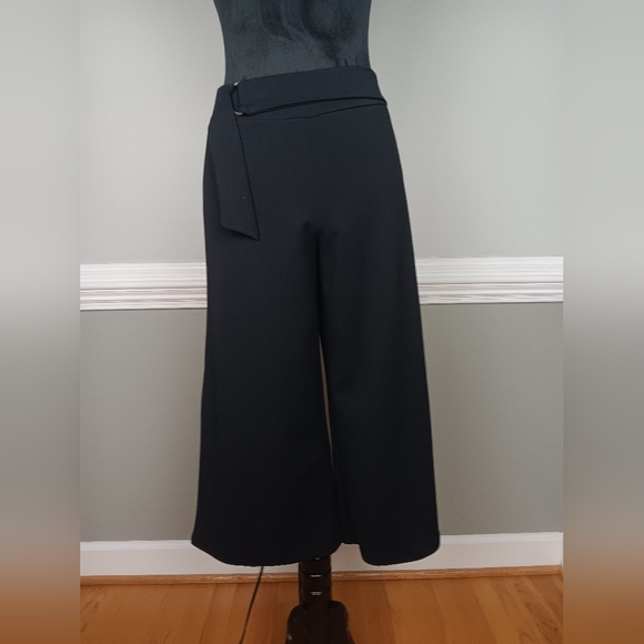 Full Circle Trends, below the knee pants - Picture 2 of 8